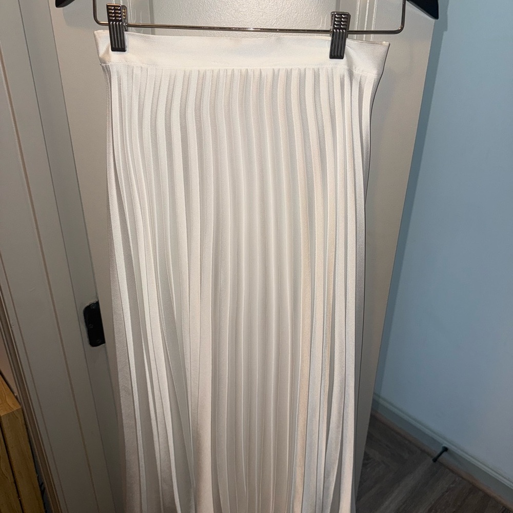 Zara White Maxi Pleated A-Line Skirt